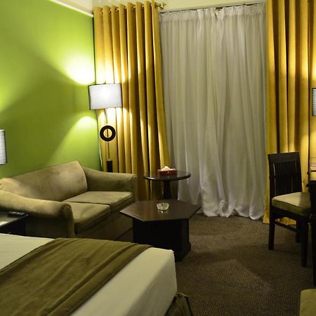 Smart Hotel Lahore Luaran gambar