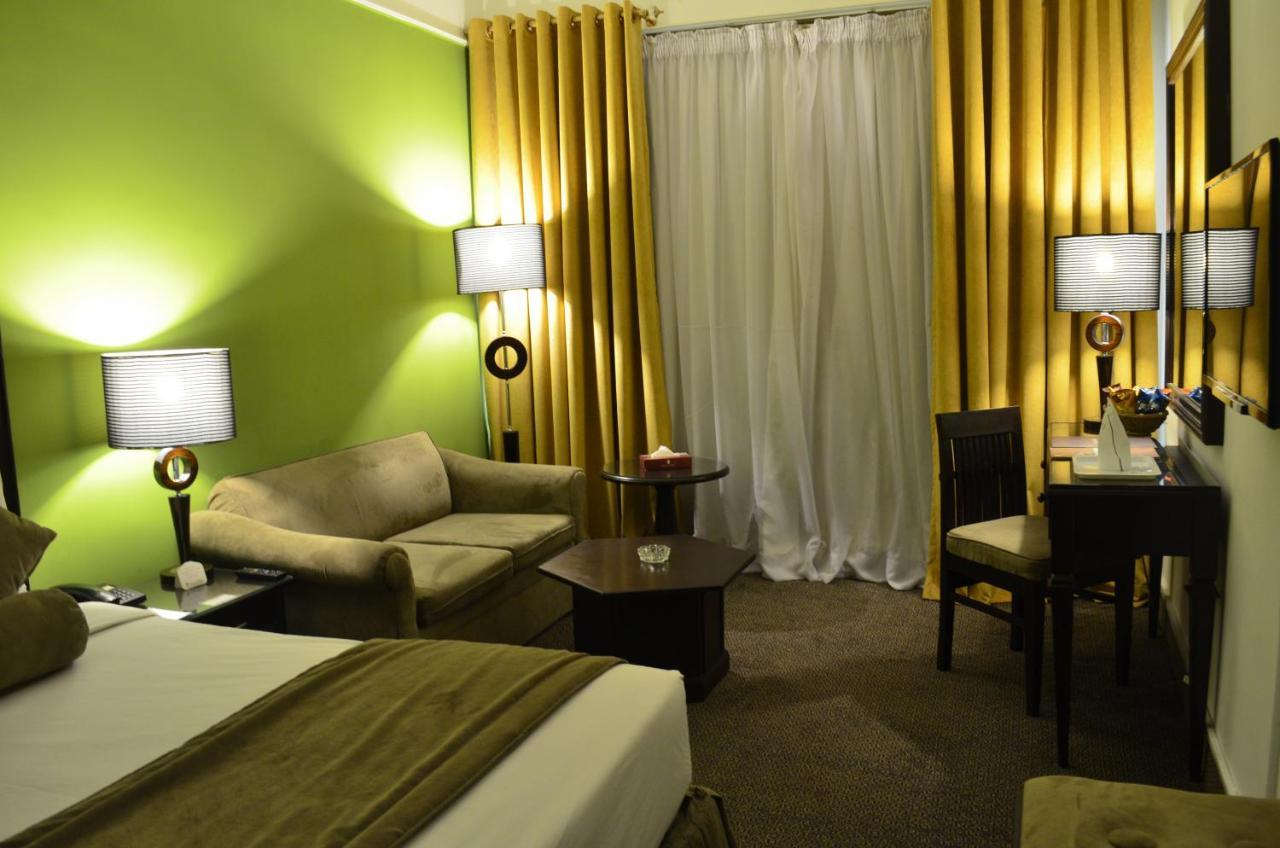 Smart Hotel Lahore Luaran gambar