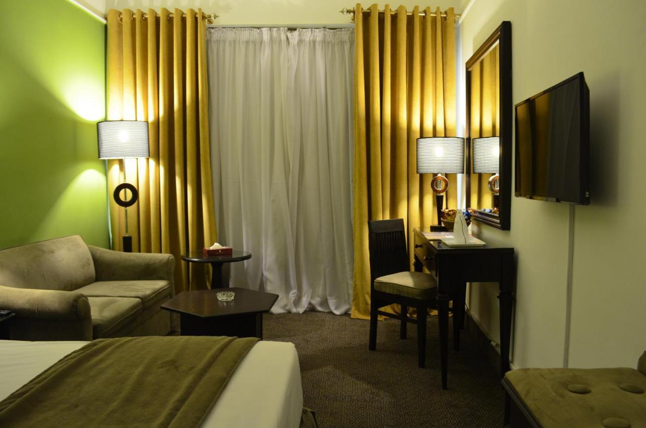 Smart Hotel Lahore Luaran gambar