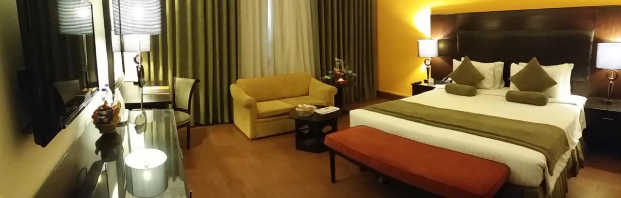 Smart Hotel Lahore Luaran gambar