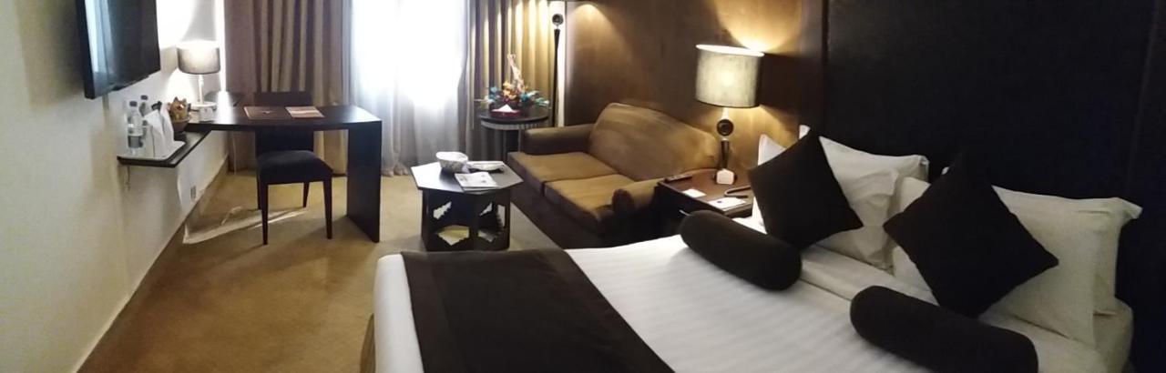 Smart Hotel Lahore Luaran gambar