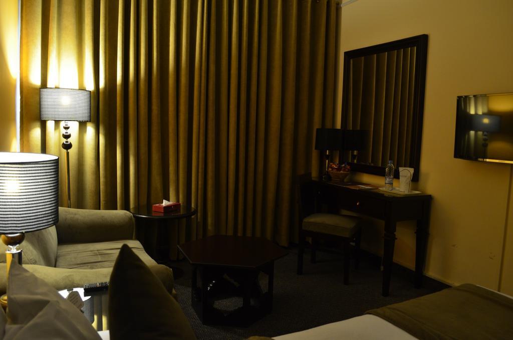 Smart Hotel Lahore Bilik gambar