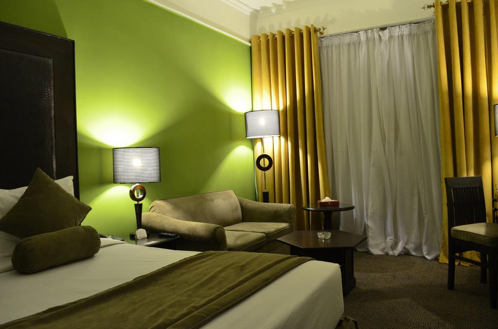 Smart Hotel Lahore Bilik gambar