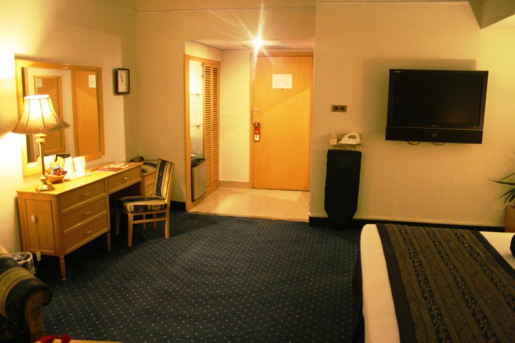 Smart Hotel Lahore Bilik gambar