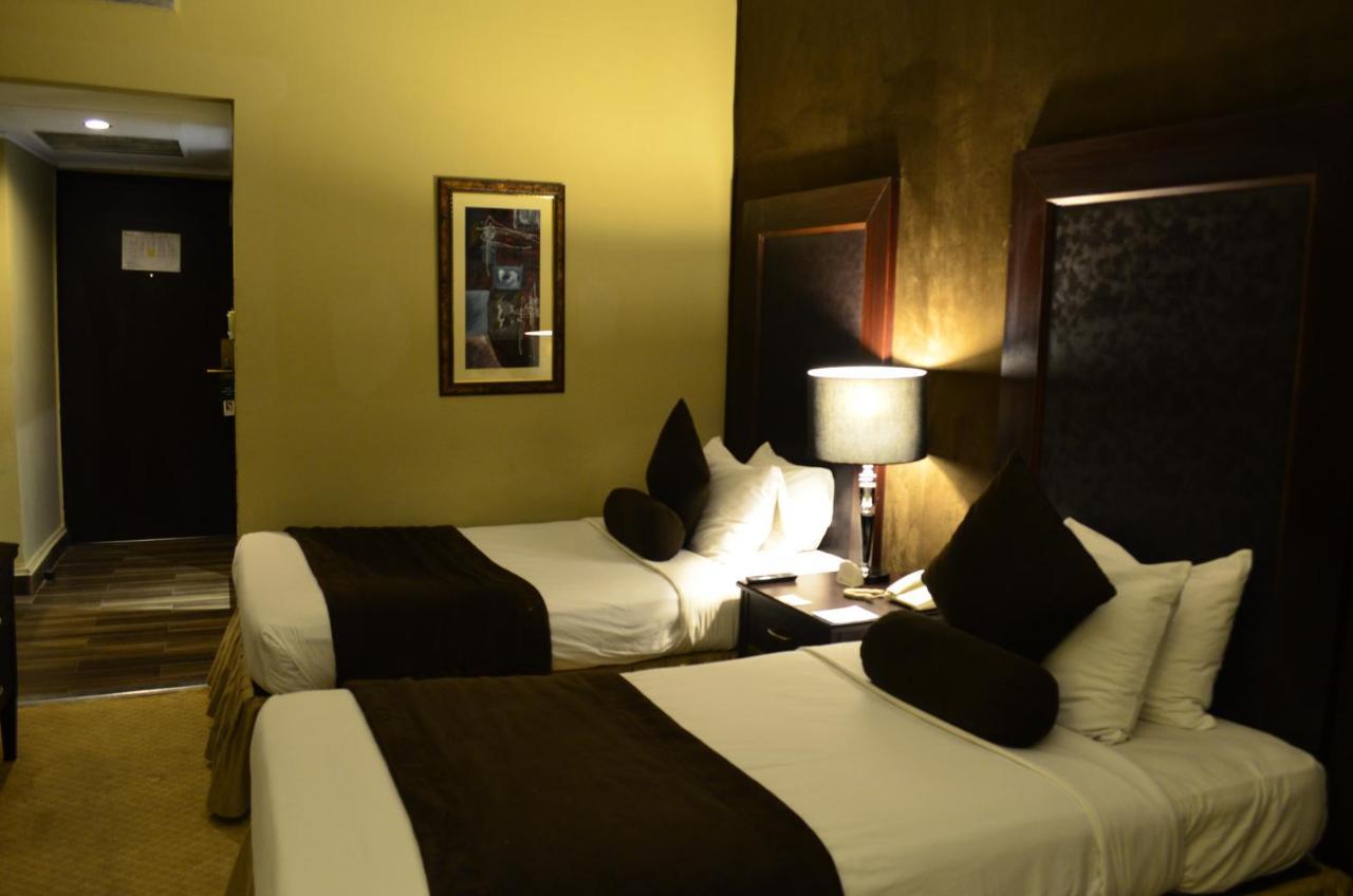 Smart Hotel Lahore Luaran gambar