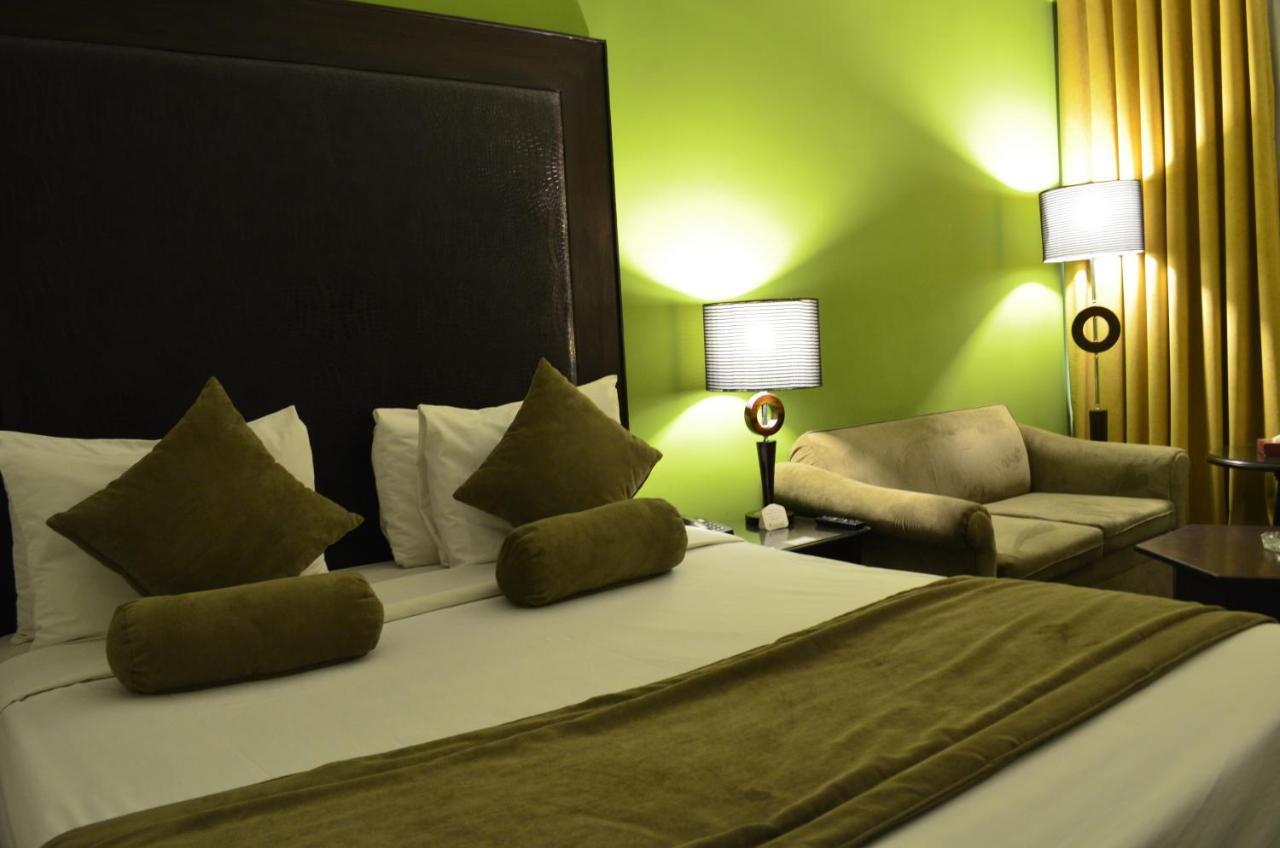 Smart Hotel Lahore Luaran gambar