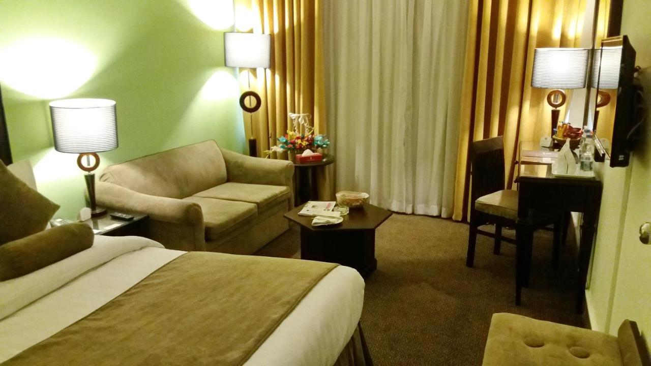 Smart Hotel Lahore Luaran gambar