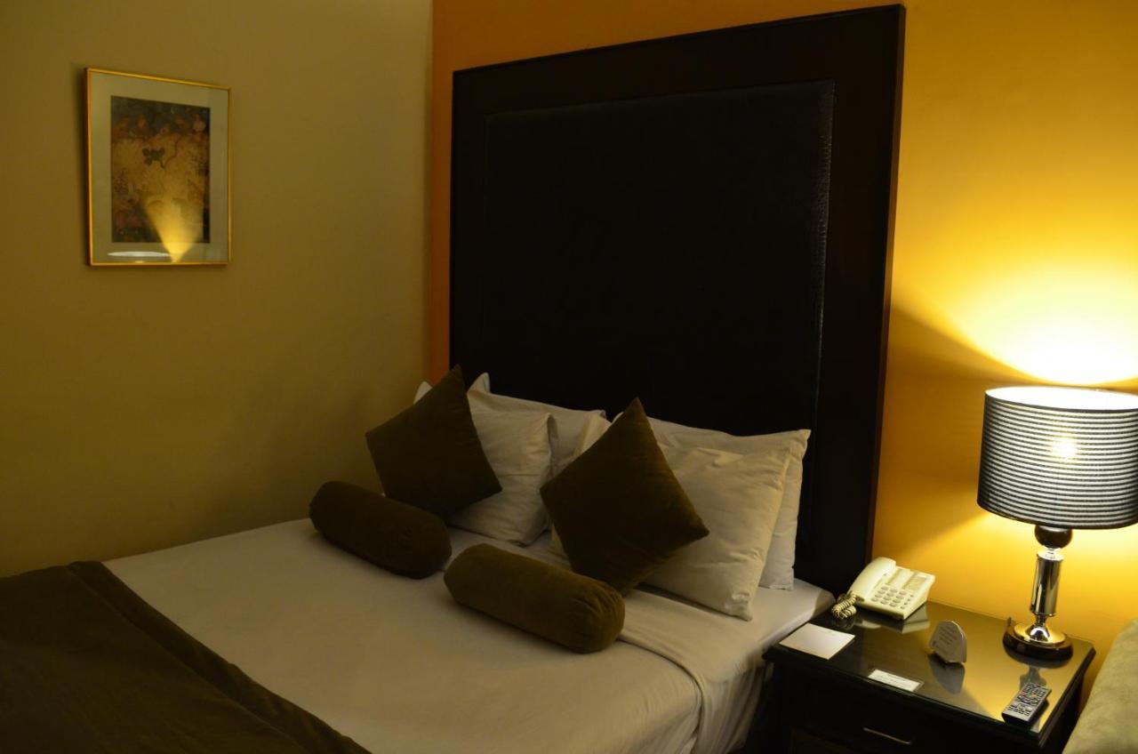 Smart Hotel Lahore Luaran gambar