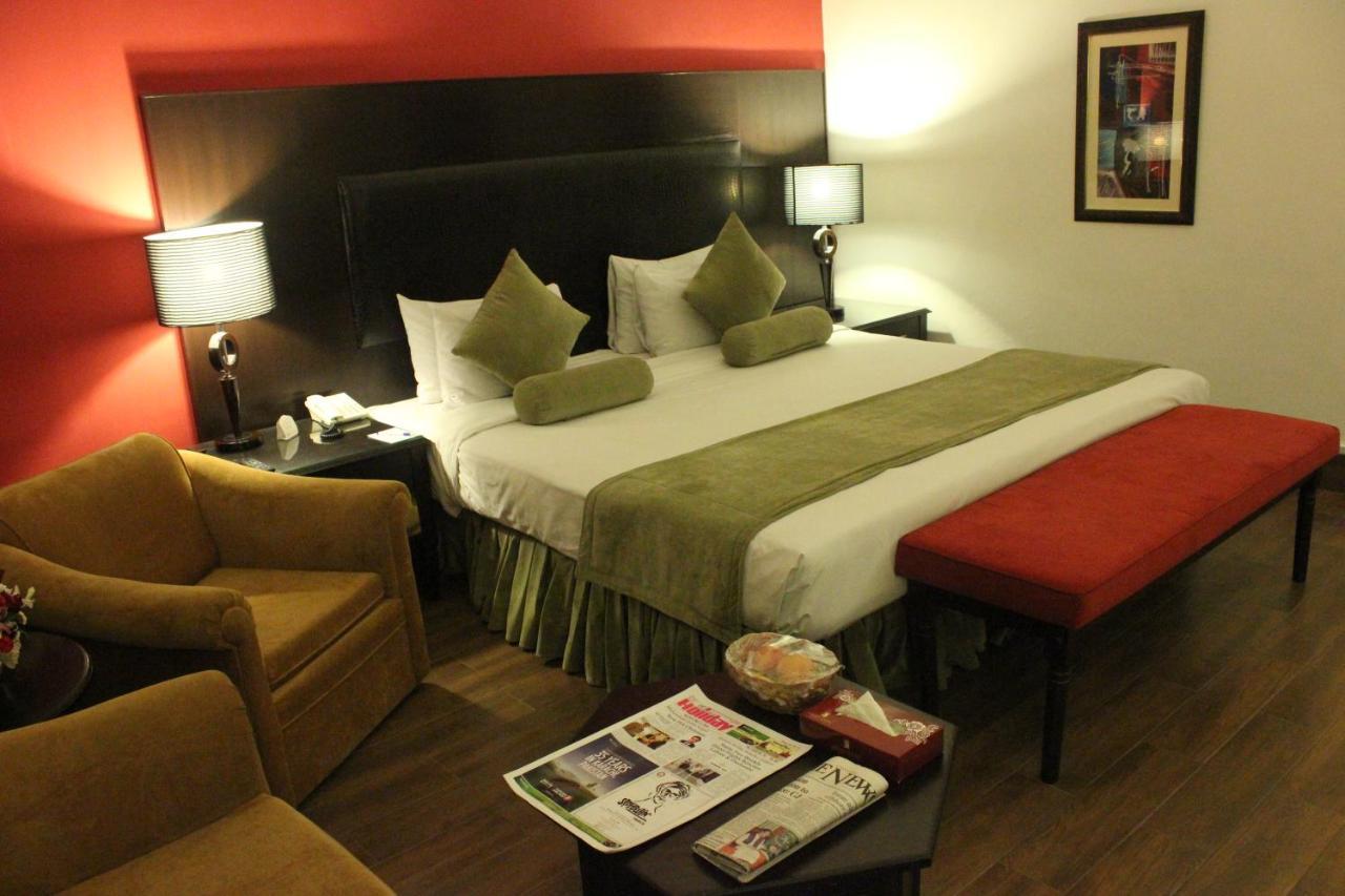 Smart Hotel Lahore Luaran gambar