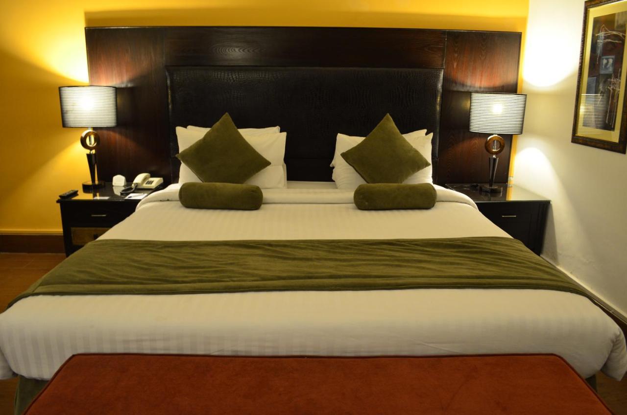 Smart Hotel Lahore Luaran gambar