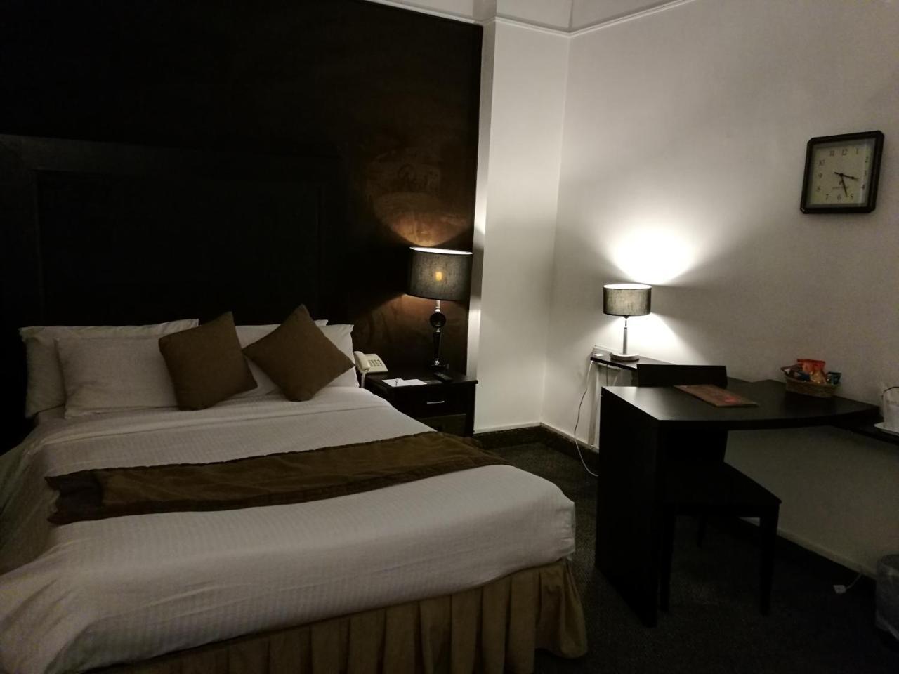Smart Hotel Lahore Luaran gambar