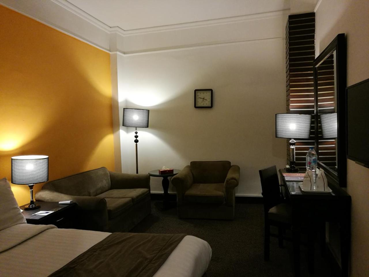Smart Hotel Lahore Luaran gambar