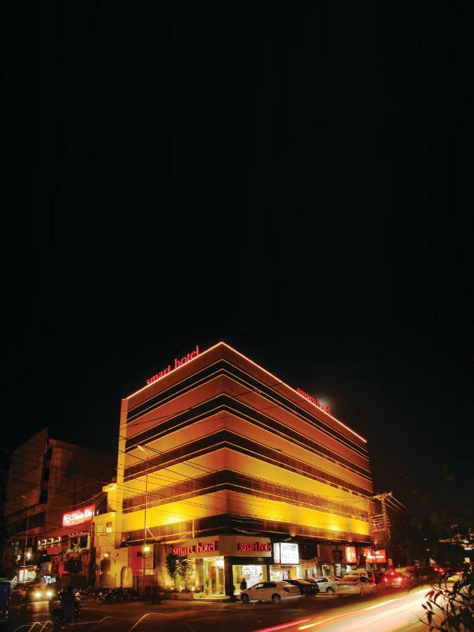 Smart Hotel Lahore Luaran gambar